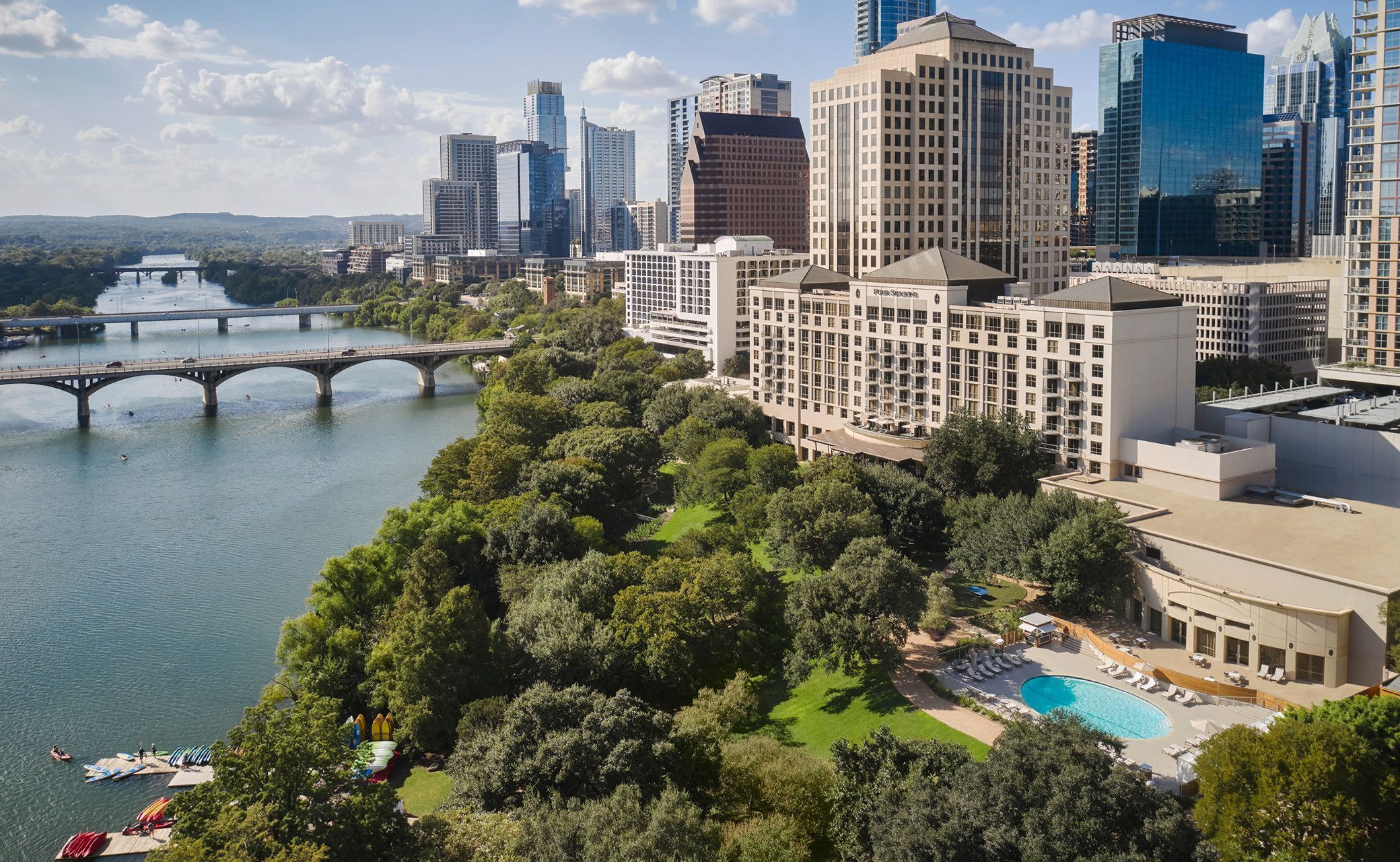 Four Seasons Hotel Austin fica em Downtown, ao lado do lago Lady Bird • Divulgação/Four Seasons