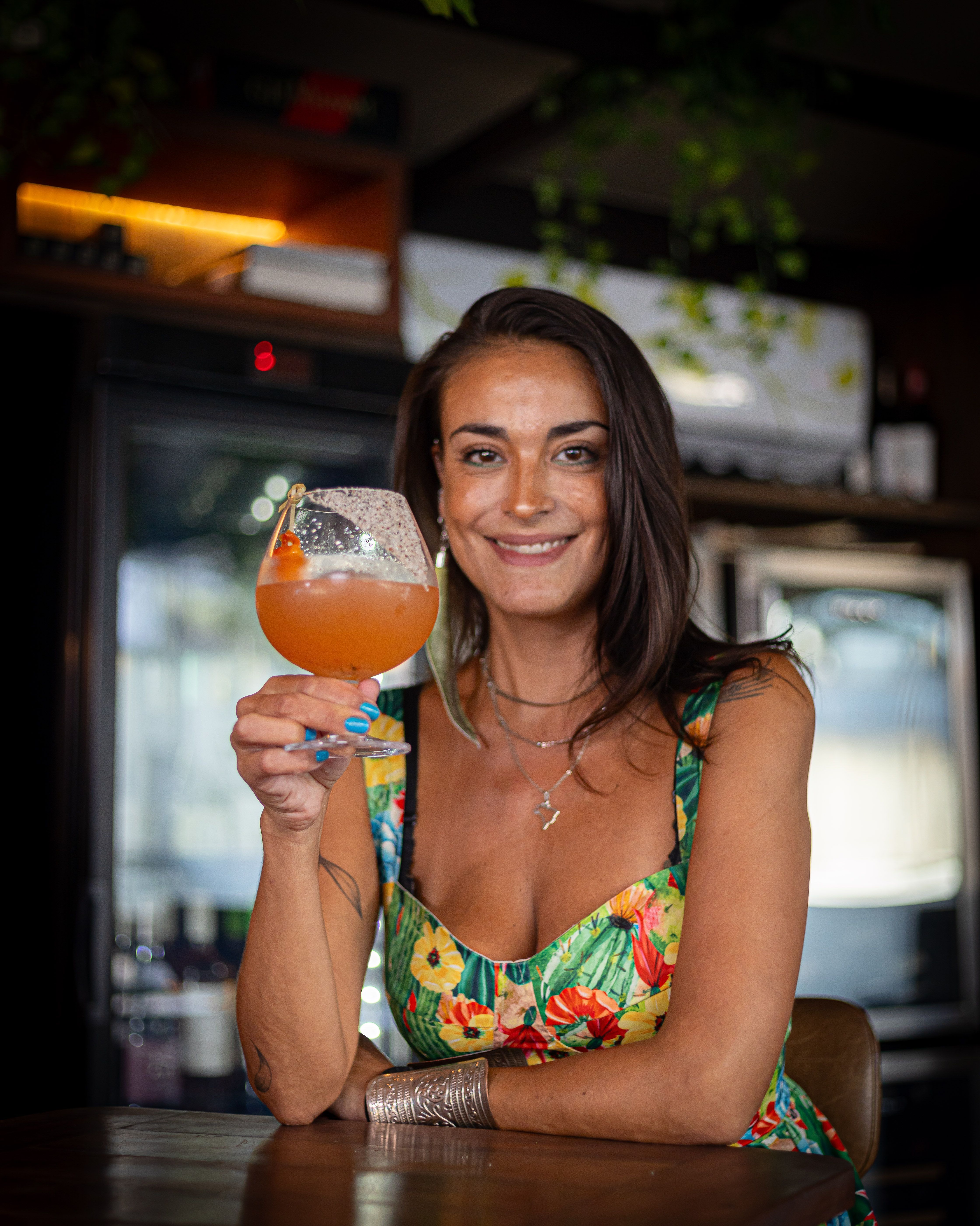 Isadora Bello Fornari, a Isadinha, trabalha com chefs renomados e defende a cachaça mundo afora • Divulgação