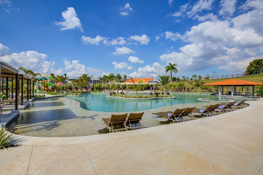 Área das piscinas do Cyan Resort em Itupeva, vizinho ao complexo Serra Azul • Sidnei Azol