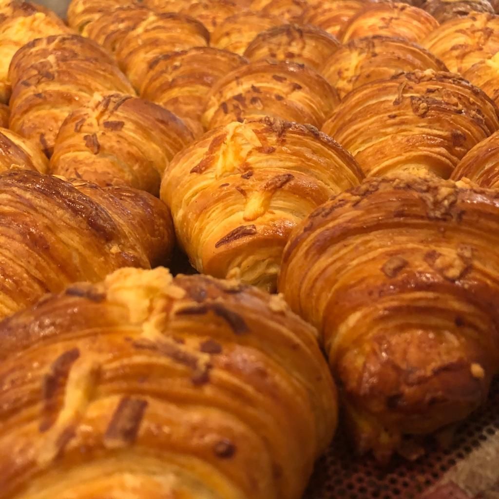Croissant de queijo Canastra • Carolina Daher