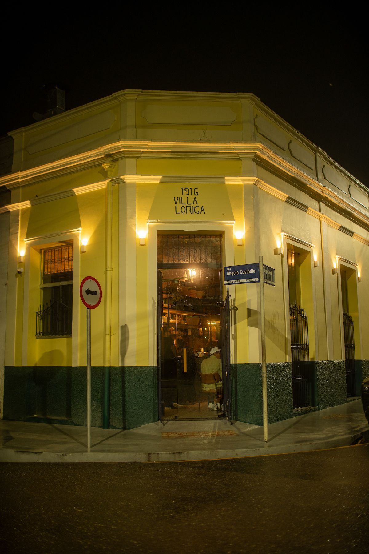 Fachada do Puba Bar, no coração da Cidade Velha, em Belém • Thiago Pelaes