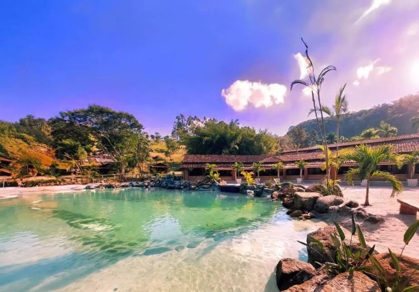 Cercada por natureza, Fazenda Gamela Eco Resort fica na cidade de Cantagalo • Divulgação