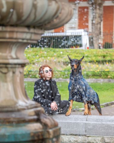 Na Irlanda, Fabiano fotografou Anna Medved com seu Doberman Helios • John Fabiano