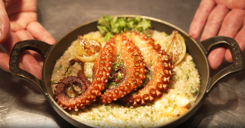 Mini arroz de polvo com camarões e brócolis do Dalva e Dito • CNN Viagem & Gastronomia