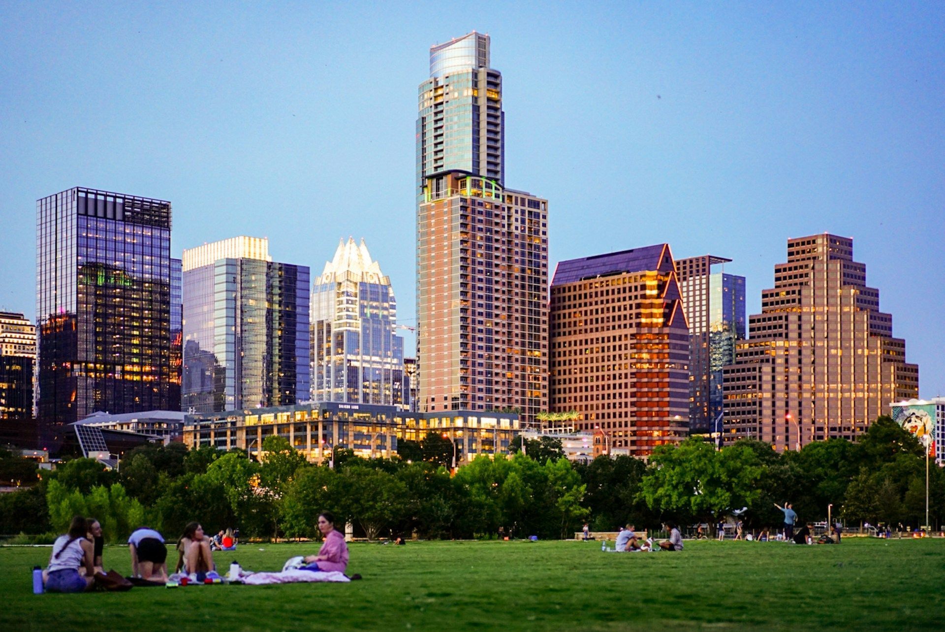Pessoas em parque na cidade de Austin, no Texas