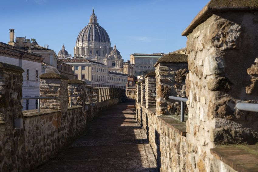 Parte superior do Passetto di Borgo oferece vistas panorâmicas para o entorno • Luigi Di Stano