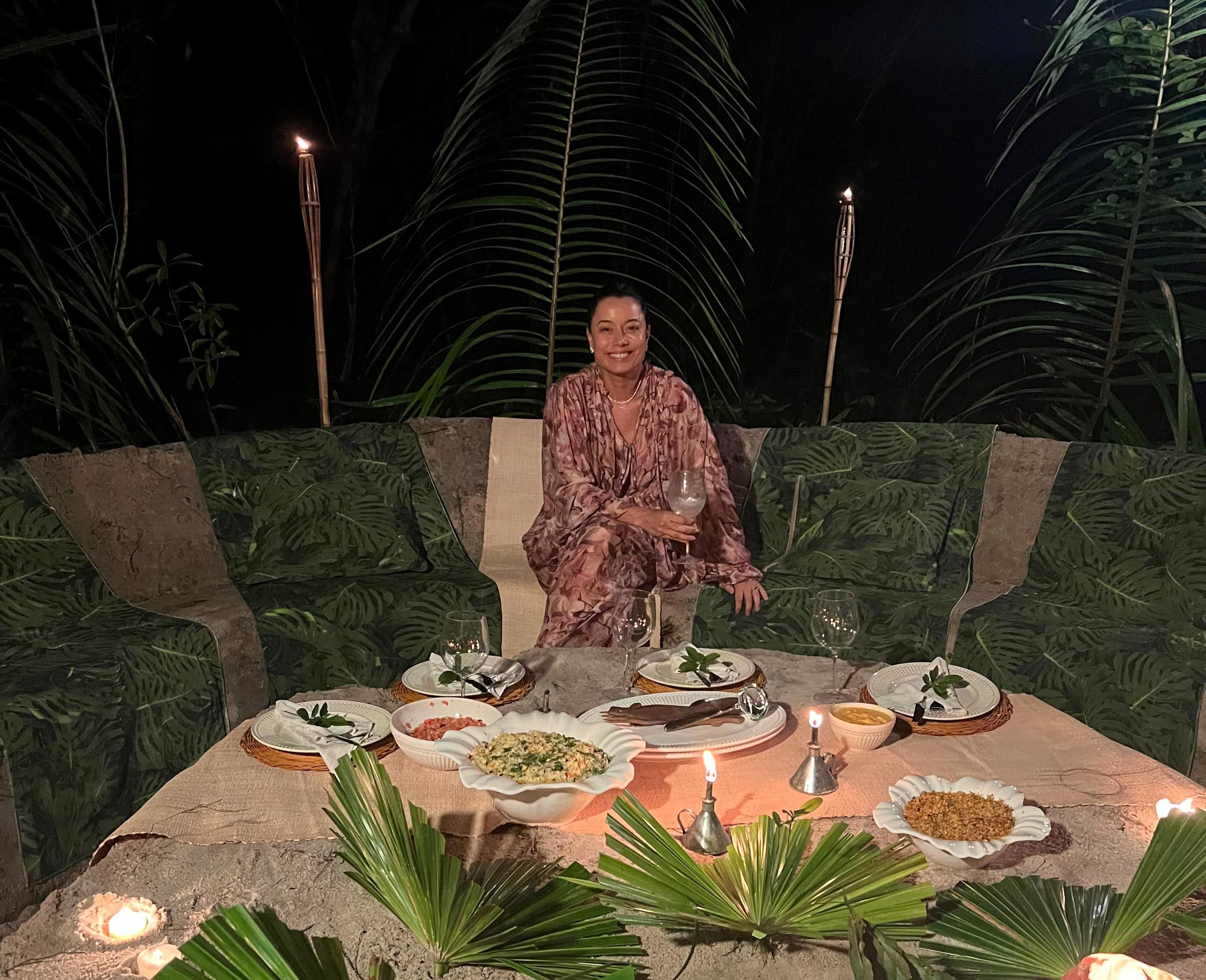 Daniela Filomeno em piracaia ao lado do Rio Negro