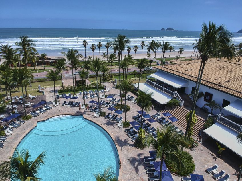 Casa Grande Hotel Resort fica à beira da Praia da Enseada, no Guarujá • Divulgação