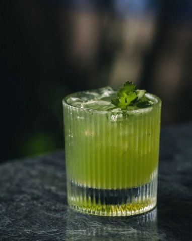 Coentro Sour é um dos drinques do Bóia • Instagram/Bóia