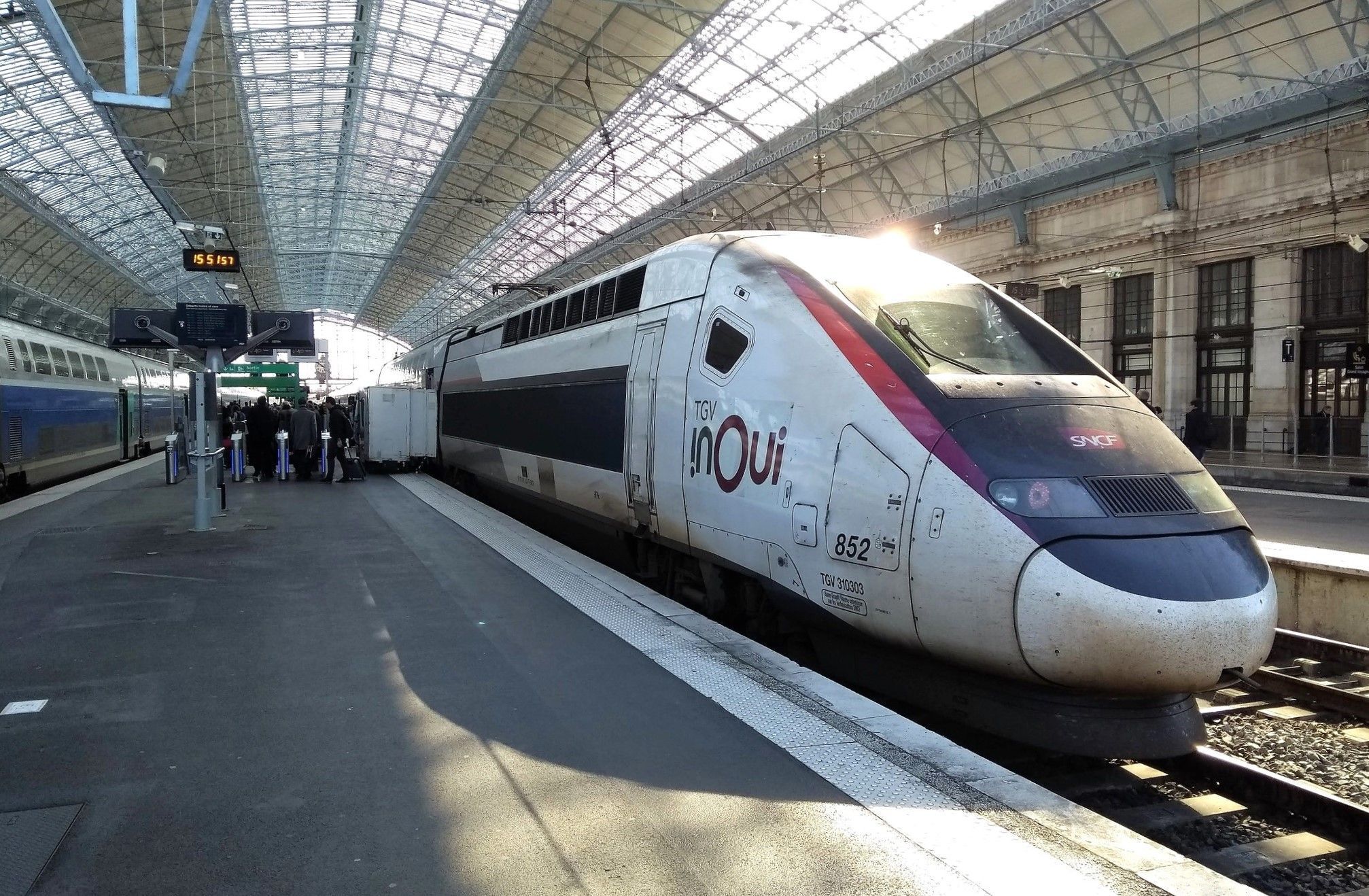 Trem da linha TGV InOui da SNCF, da França