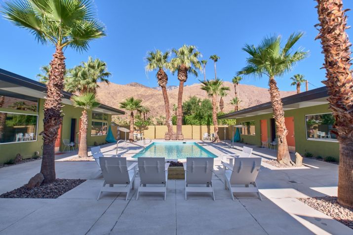 Propriedade de troca de casas na popular cidade desértica de Palm Springs, Califórnia • Daniel Morando/Cortesia Kindred