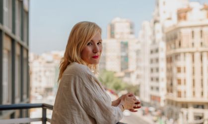 Mulher troca EUA pela Espanha após tragédia familiar: "Ajudou a curar"