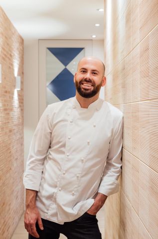 Chef espanhol Arnau Bosch cozinha pela primeira vez no Brasil • Divulgação