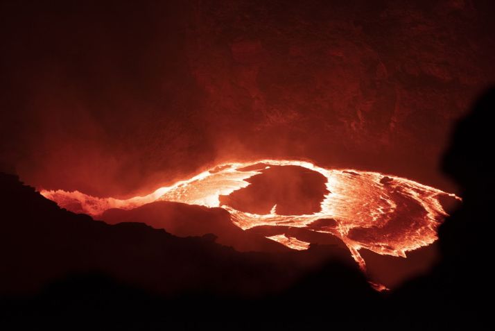 Boca de um vulcão ativo na Etiópia • Lauro Andrade