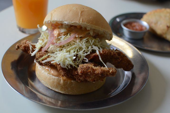 República Rotisería tem pratos que podem ser acompanhados de bebidas de pequenos produtores • Giuliana Nogueira