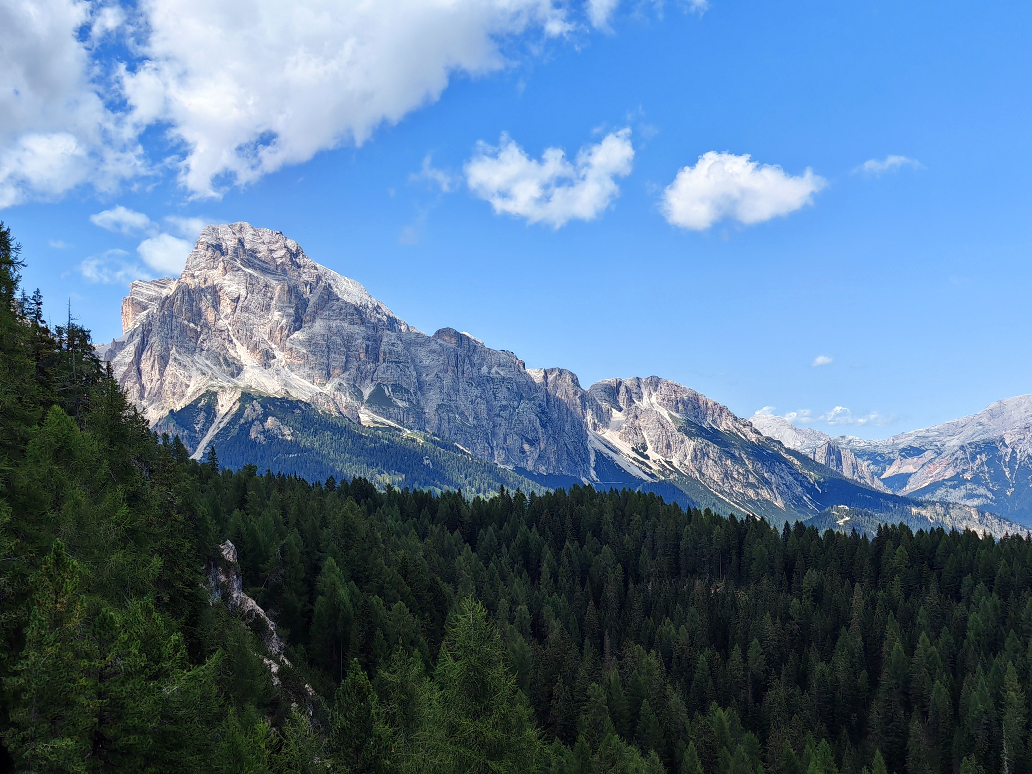 Tofana di Mezzo, com 3.244 metros de altitude • Krivi AZ/ iStock / Getty Images Plus