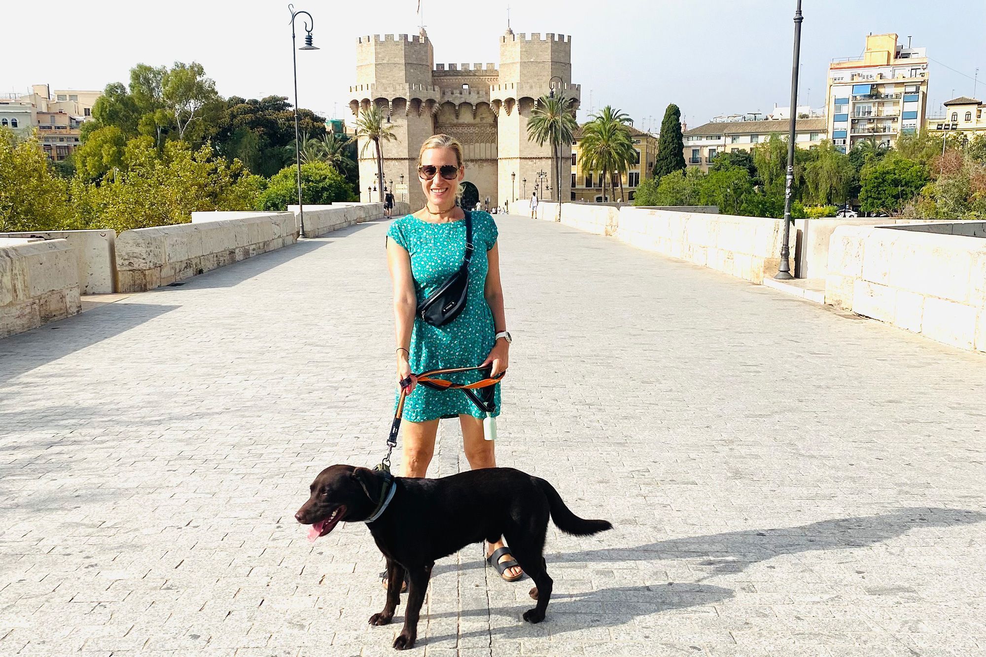 Maria em Valência com seu cachorro Peanut • Maria Robertson-Justiniano via CNN Newsource