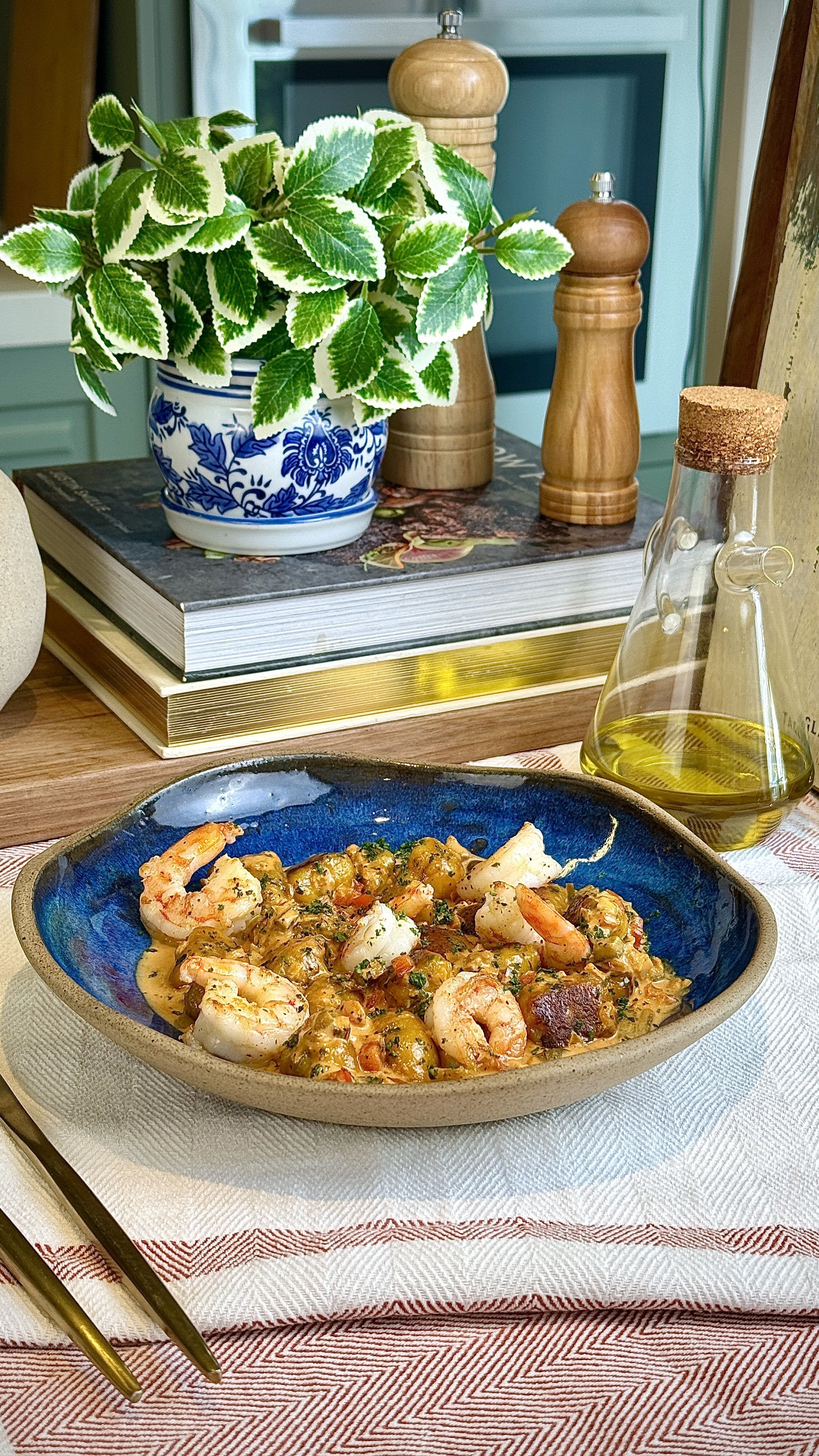 Chef Felipe Caputo ensina a fazer um nhoque de banana-da-terra com molho de moqueca de camarão • Felipe Caputo