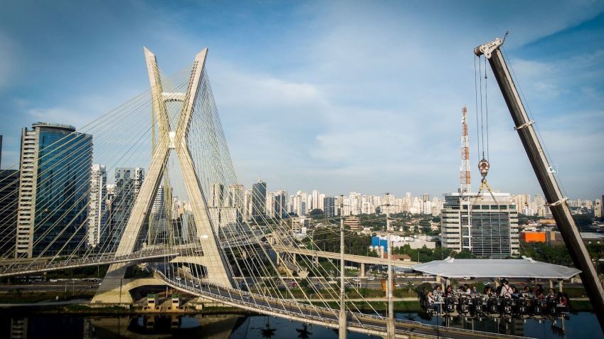 Dinner in the Sky chega à 6ª edição em São Paulo • Divulgação