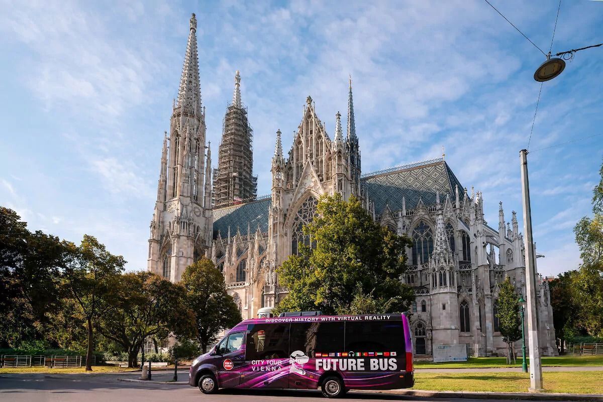 Future Bus passa por pontos importantes de Viena • Divulgação/Future Bus