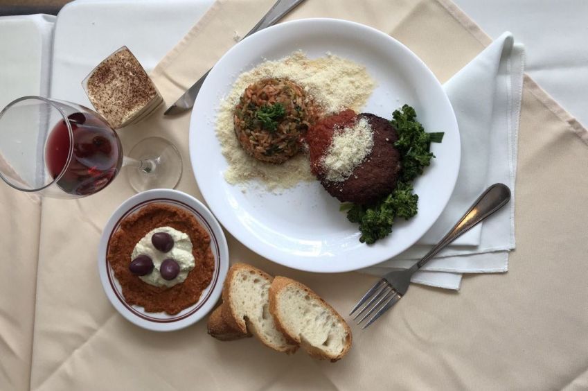 Refeição na Cantina Roperto, uma das casas italianas mais tradicionais de SP • Divulgação/Roperto