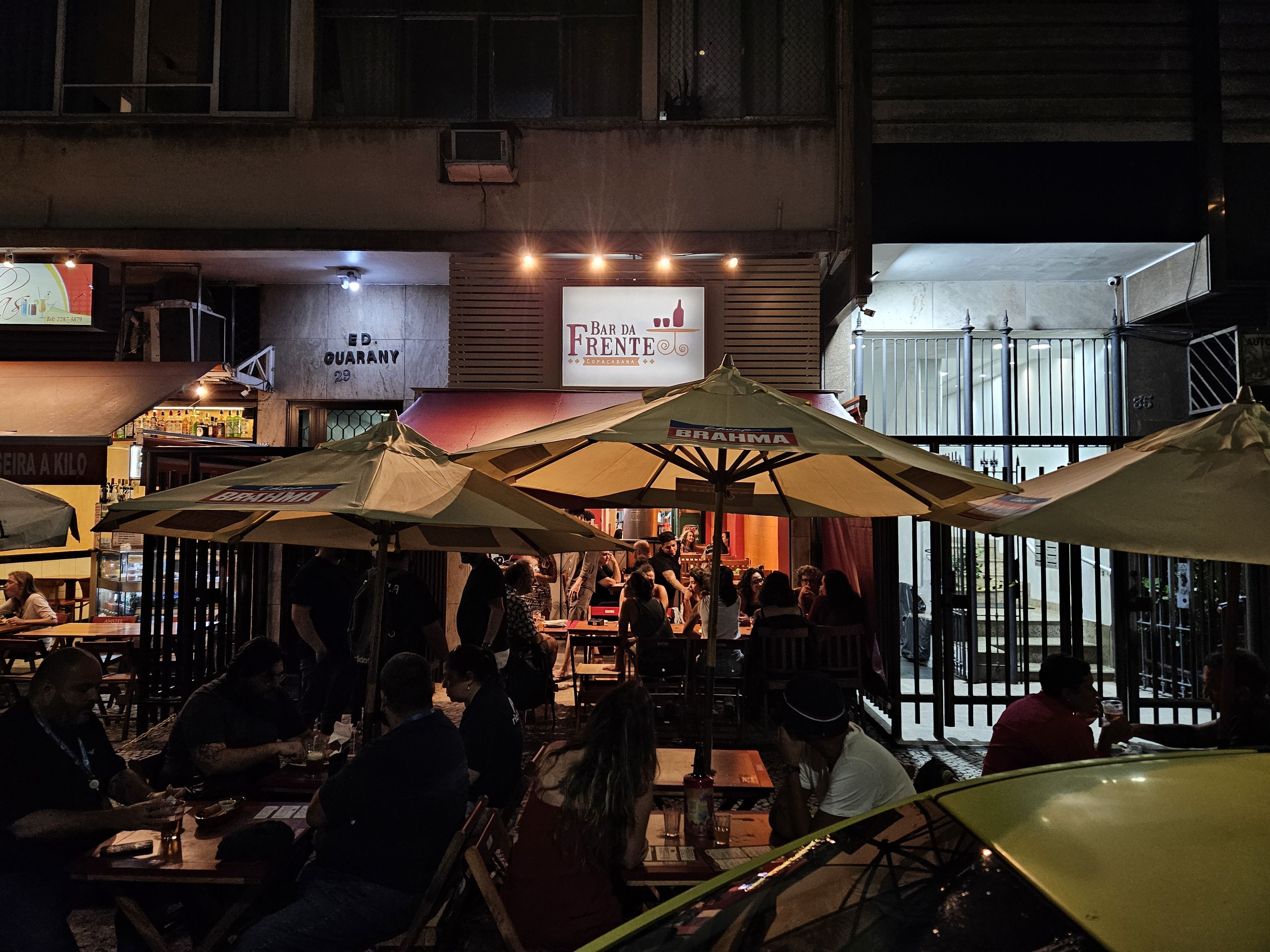 BAR DA FRENTE COPACABANA FACHADA FABIO WRIGHT
