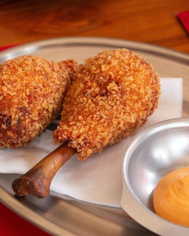 Tantin Bar tem coxinha com frango assado, batata, queijo e milho verde • Instagram/Tantin