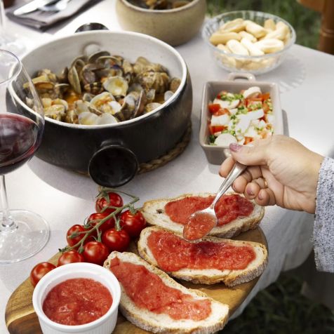 Chefs italianos fluentes em inglês ensinam turistas segredos e delícias da região da Toscana, na Itália • Facebook Good Tastes of Tuscany