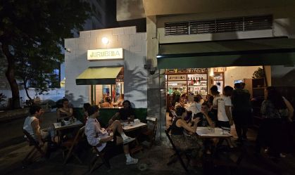 Chef Elia Schramm entra no mundo da botecagem com o bar Jurubeba