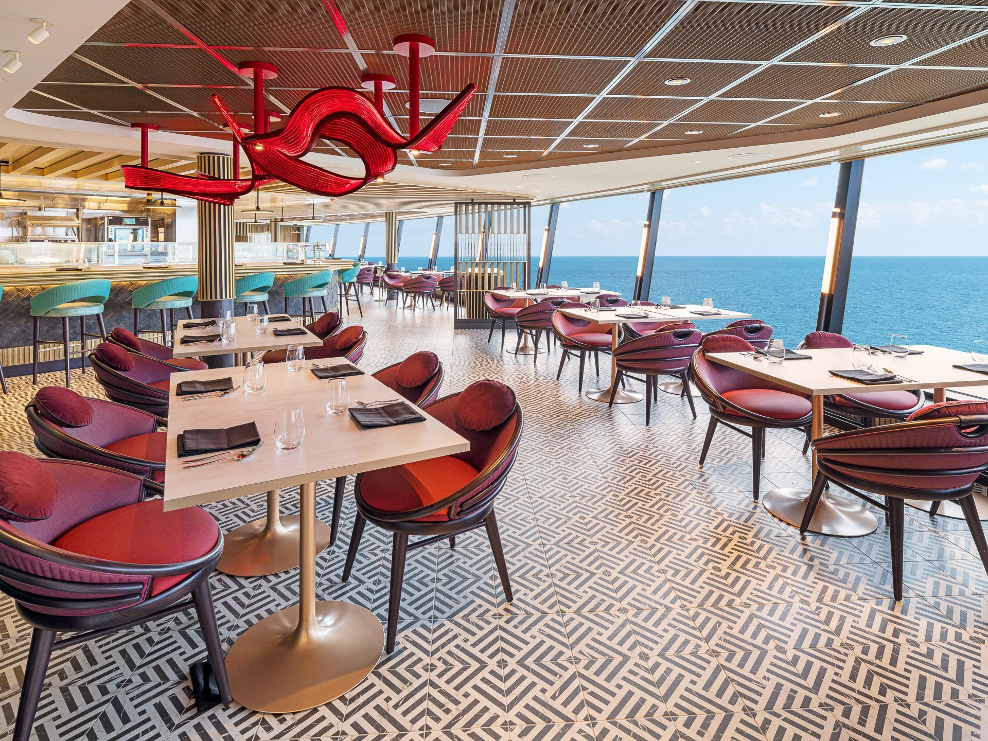 Salão do restaurante Sukhothai, novo tailandês dentro do Norwegian Aqua • Divulgação/NCL