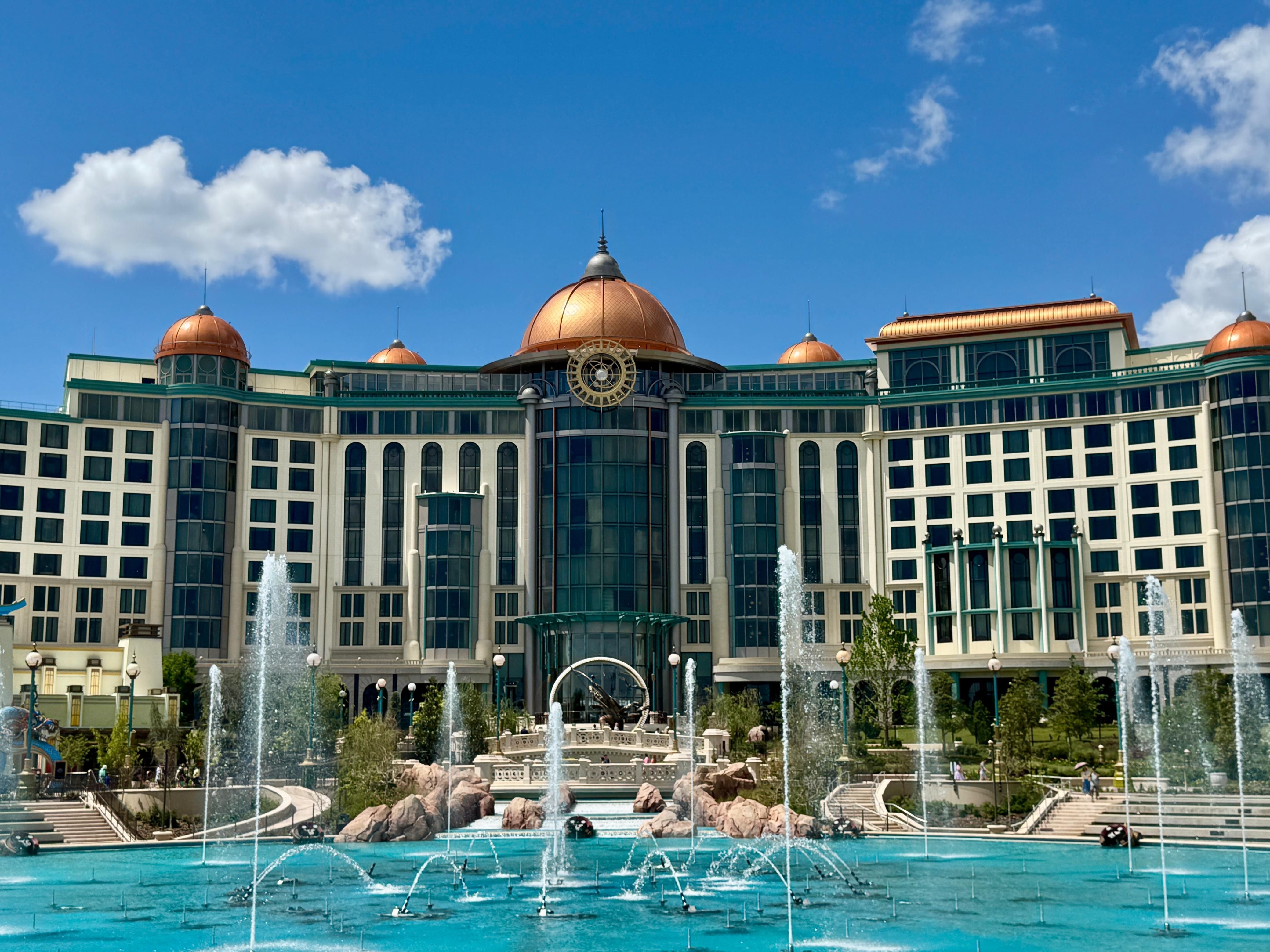 Fachada do Universal Helios Grand Hotel