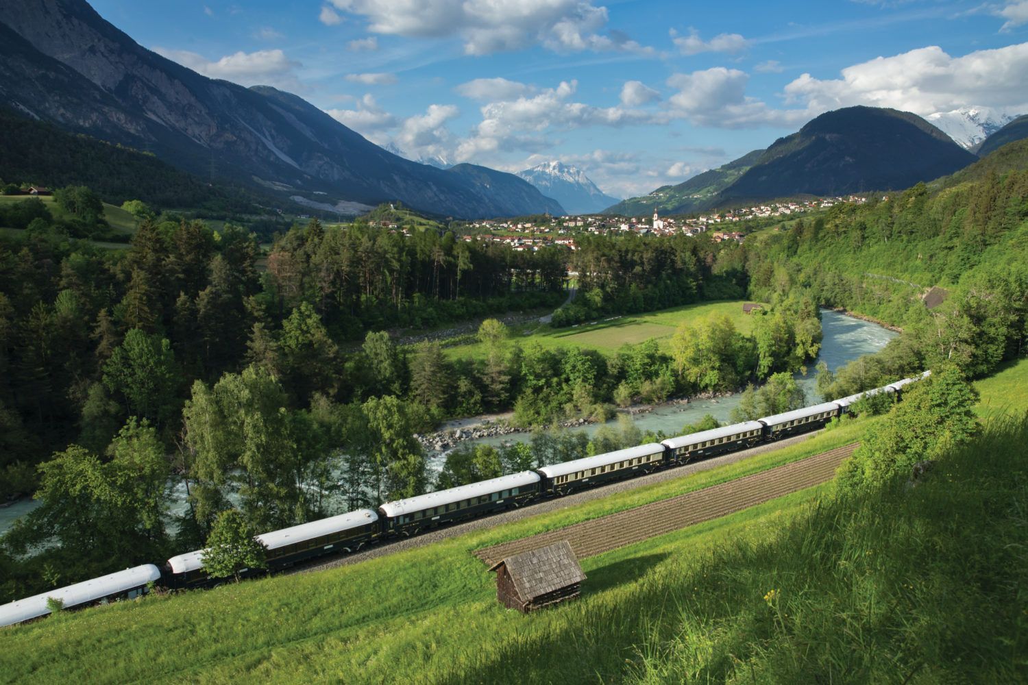 Pela primeira vez, o trem Venice Simplon-Orient-Express fará uma viagem entre a França e a Toscana • Divulgação/Belmond