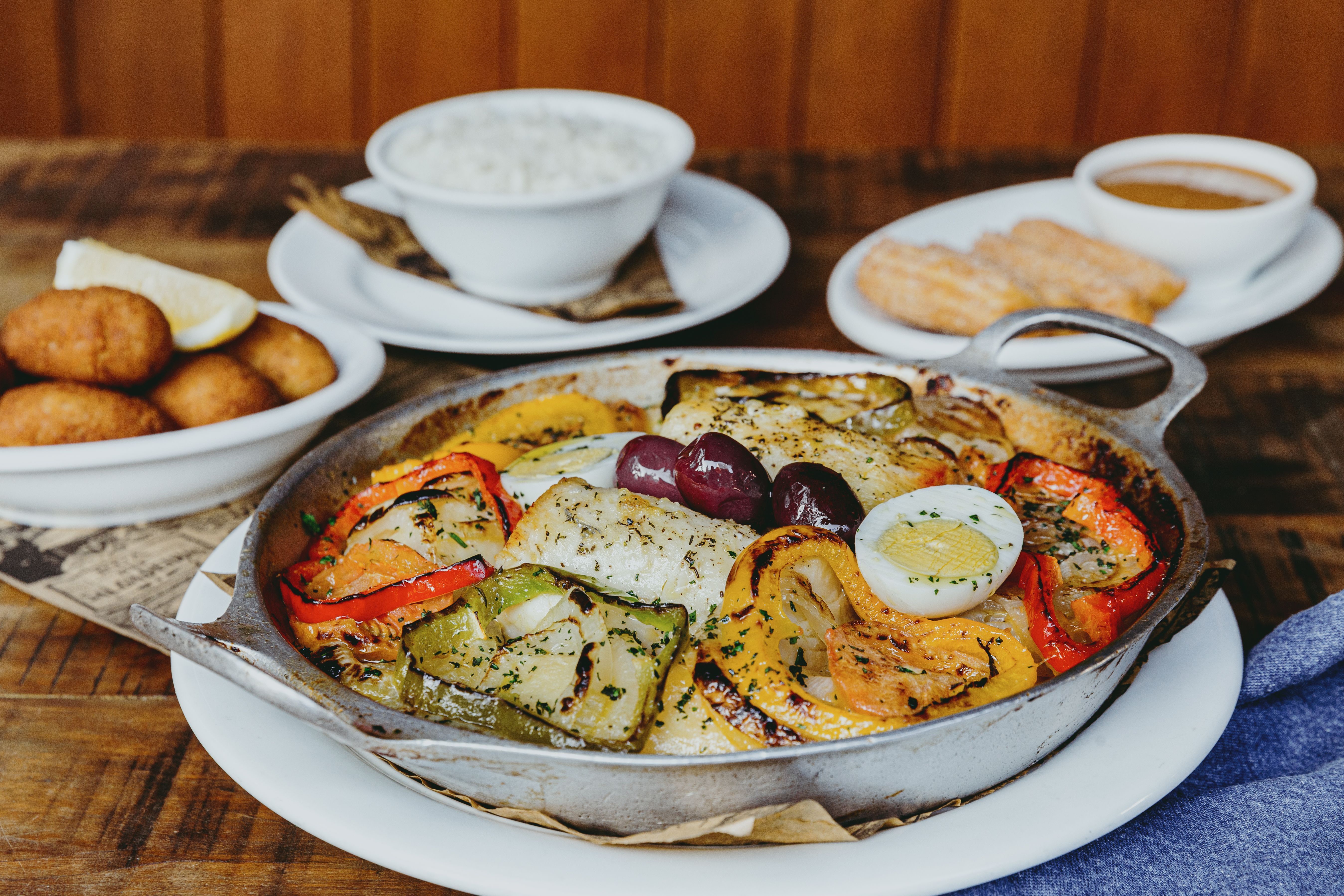 Bacalhoada na Lenha é uma das sugestões do menu de Páscoa da Adega Santiago - que traz mais seis opções para os fãs do pescado • Thays Bittar