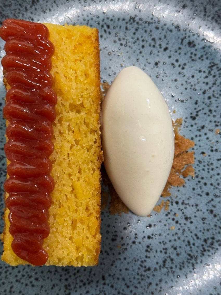 Receita fácil e prática de bolo de milho com calda de goiabada • Rubens Salfer