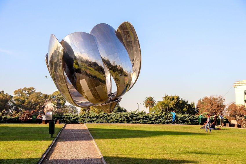 Escultura em Buenos Aires, na Argentina, país onde alunos aprendem espanhol e tango • Pixabay
