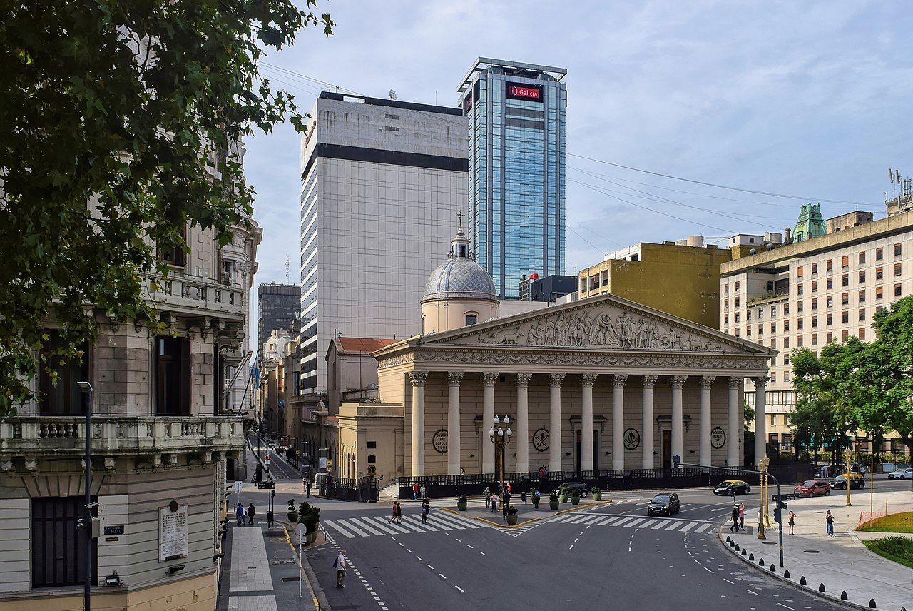 Catedral de Buenos Aires é um dos pontos turísticos mais conhecidos do centro da cidade • Wikimedia Commons