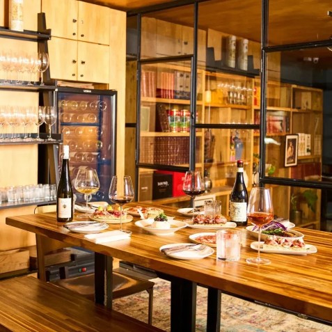 Elevado Bar tem uma carta de vinhos bem diversa • Instagram/Elevado Bar