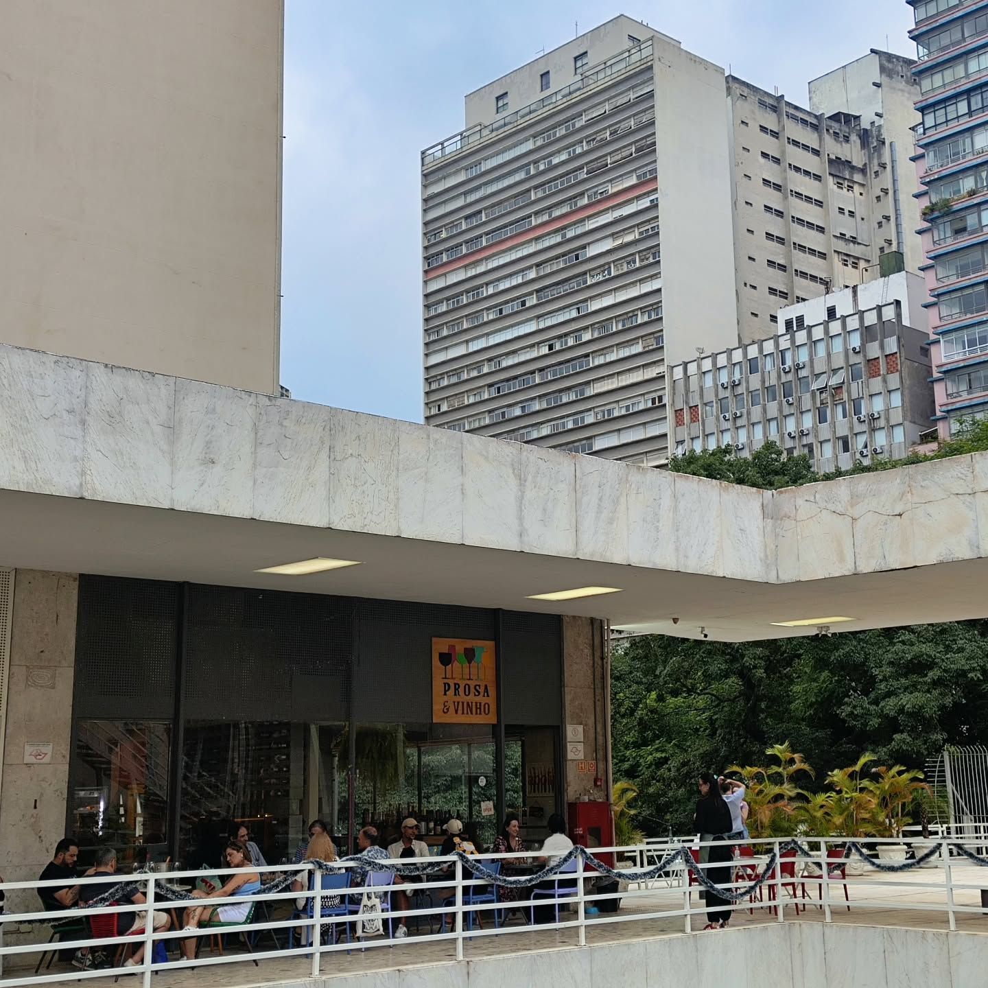 Prosa e Vinho fomenta feiras culturais e exposições de artistas • Instagram/Prosa e Vinho