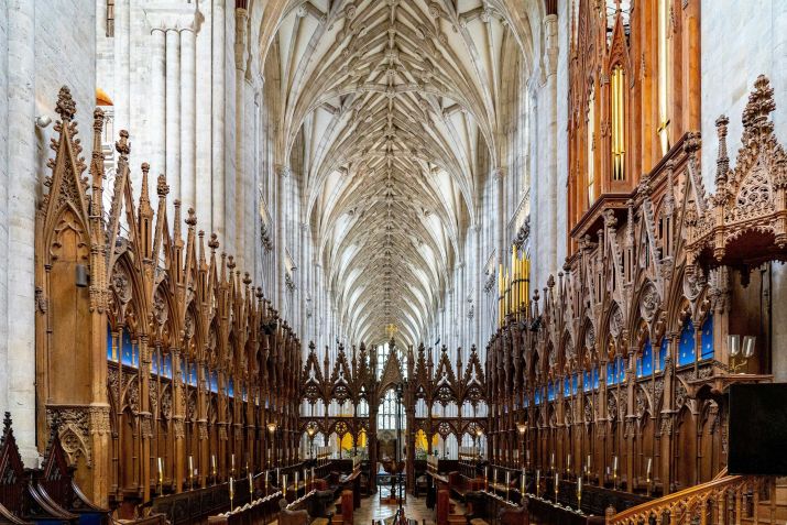 Interior da Catedral de Winchester, onde Jane Austen está enterrada • Unplash/Nick Fewings