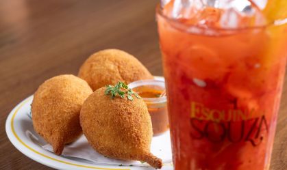 Receita: aprenda a fazer a famosa coxinha do bar Esquina do Souza