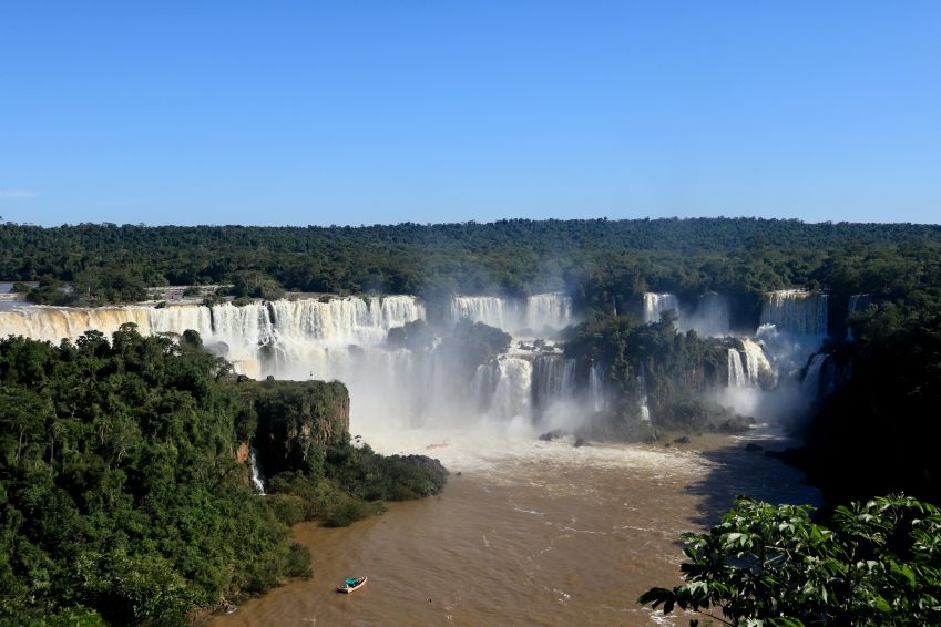 Parque Nacional do Iguaçu abriga as famosas cataratas • Alejandro Alfaro/ Unsplash