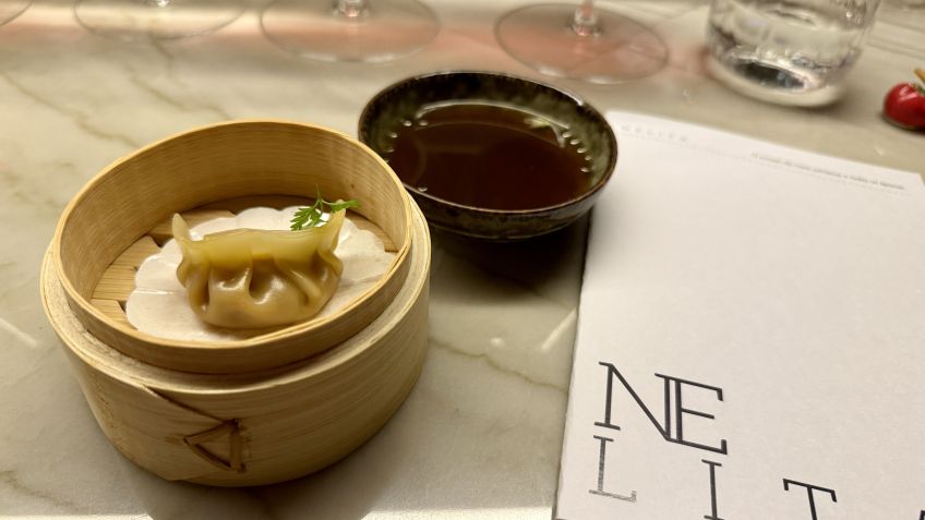 Dim Sum recheado com berinjela defumada acompanhado de brodo de berinjela - para morar o dim sum e beber ao final • Tina Bini