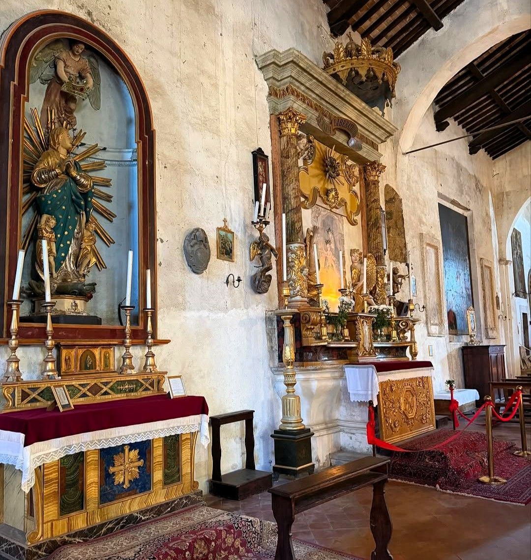 Interior da Igreja de San Donato, remanescente do século 5 e situada na Piazza San Donato • CNN Viagem & Gastronomia