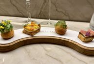 Entre caldos potentes e dim sum: o banquete histórico de Tássia Magalhães