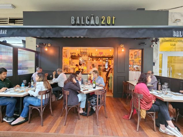 Fachada do Balcão 201, na Rua Dias Ferreira, no Leblon • Fabio Wright