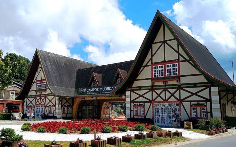 Campos do Jordo sempre est entre os destinos mais procurados para a temporada de inverno  Reproduo Facebook Prefeitura Campos do Jordo