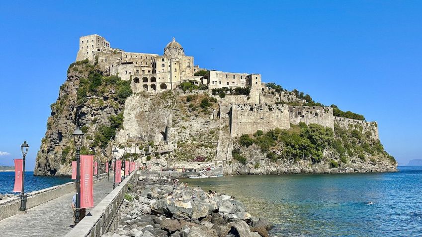 Castelo Aragonês, na Itália, é o mais antigo desta lista • Wikimedia Commons/Steve Jurvetson