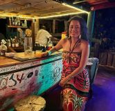Daniela Filomeno no bar The Dune Preserve, em Anguilla