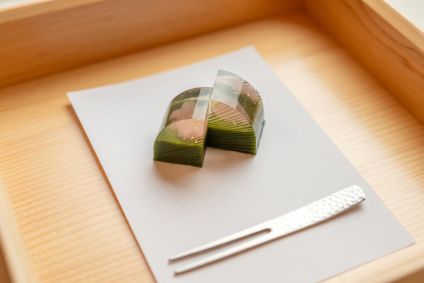 Matcha Yokan, tradicional sobremesa gelatinosa feita de feijão azuki com matcha