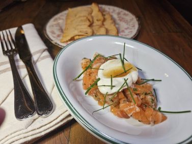 GLORIA BISTRO TARTAR DE SALMAO COM SOUR CREAM E XAROPE DE MAPLE 2